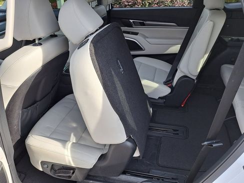 Used 2022 Kia Telluride S image 32