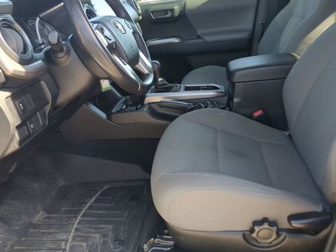 Used 2022 Toyota Tacoma SR5 w/ SR5 Appearance Package (SM) image 11