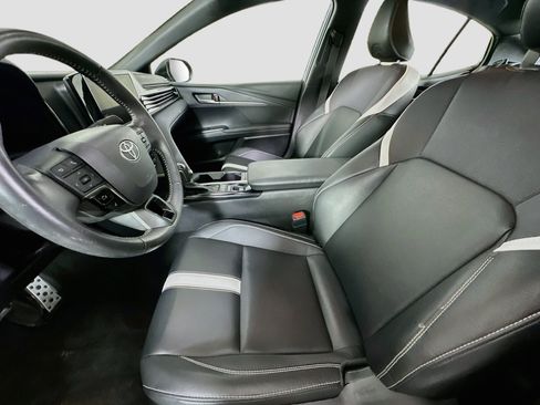 Used 2025 Toyota Camry SE FWD image 13