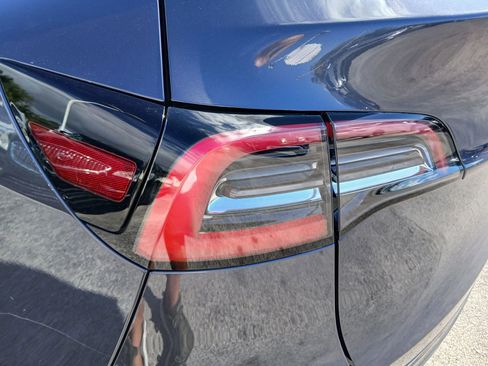 Used 2021 Tesla Model Y 2WD image 14