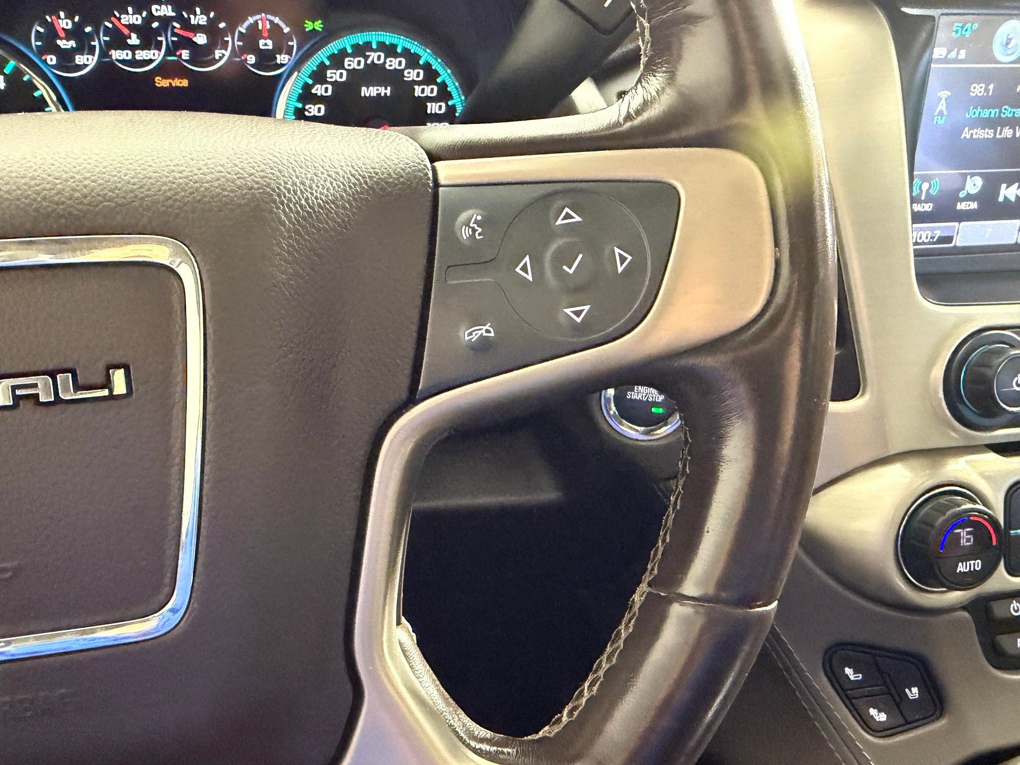 Used 2020 GMC Yukon Denali w/ Open Road Package AWD/4WD image 43