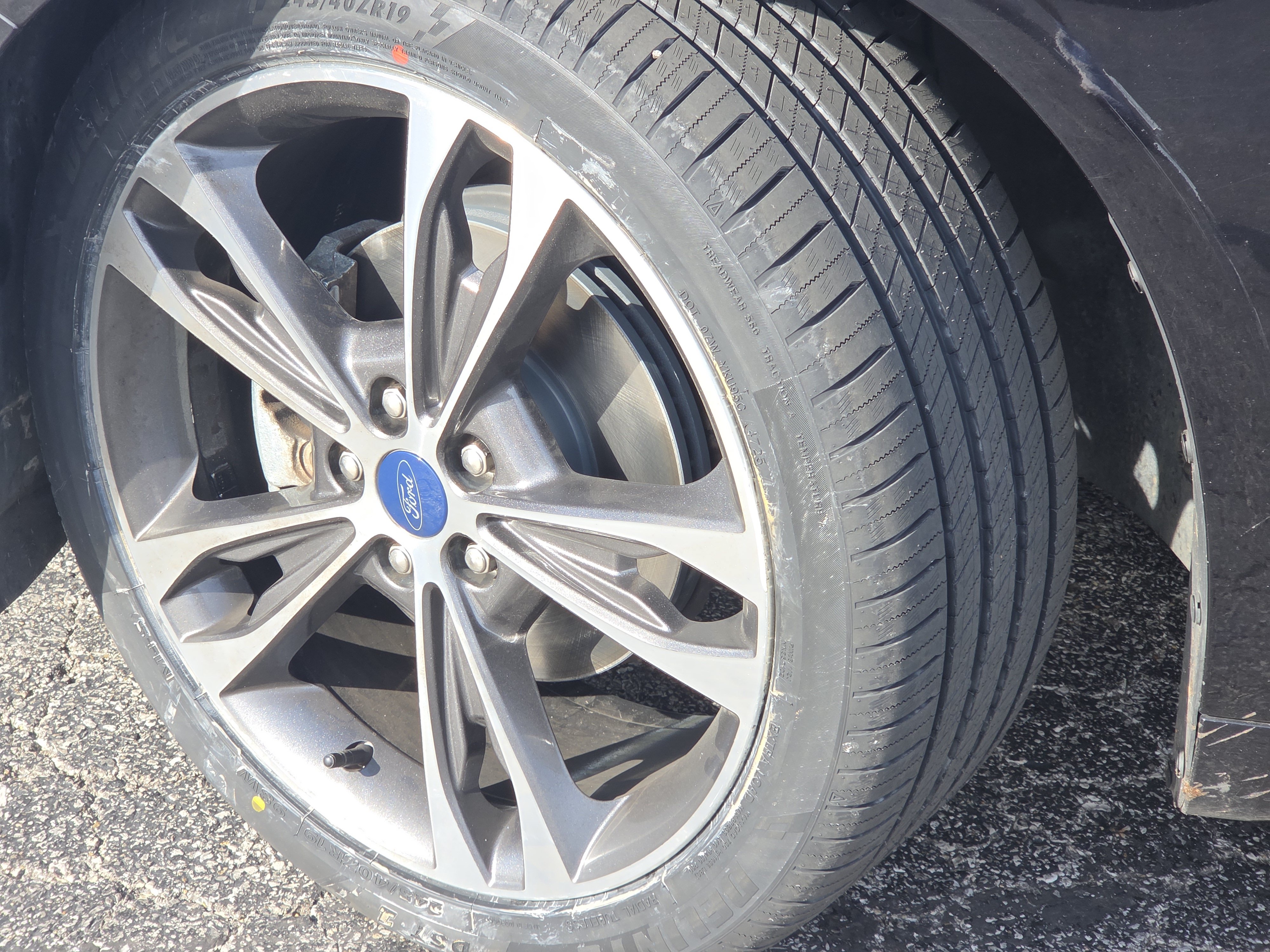 Used 2020 Ford Fusion SE FWD image 11