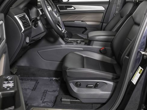 Used 2023 Volkswagen Atlas Cross Sport SE w/ Black Wheel Package AWD/4WD image 23