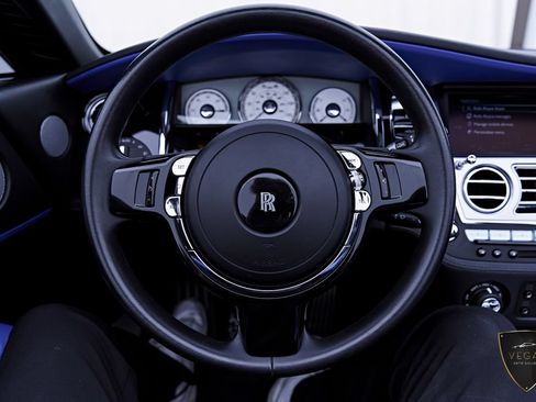 Used 2019 Rolls-Royce Dawn RWD image 70
