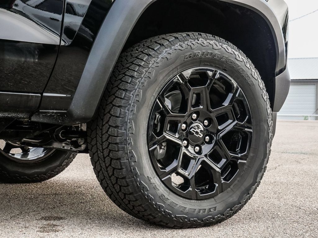 New 2026 Chevrolet Colorado Trail Boss w/ Midnight Edition AWD/4WD image 9