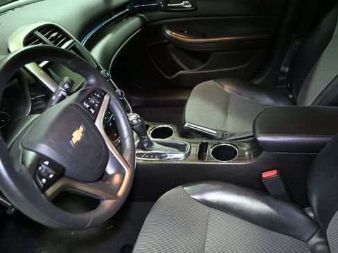 Used 2016 Chevrolet Malibu LT image 19