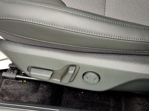 Used 2024 Kia Niro EX FWD image 11