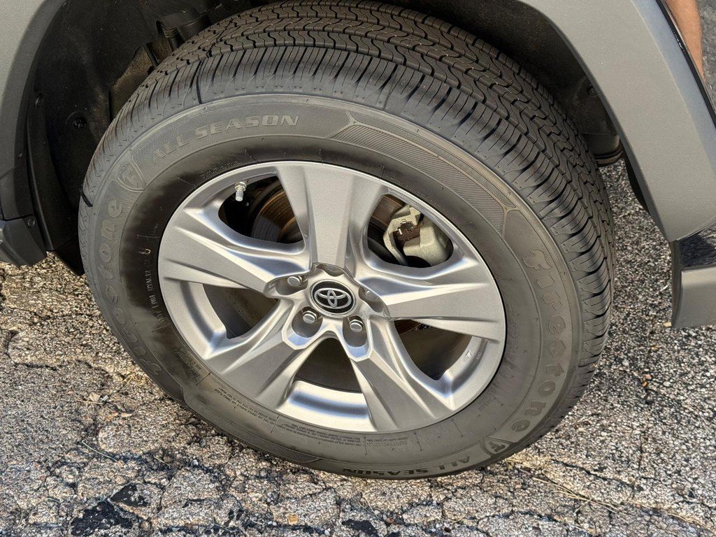 Certified 2022 Toyota RAV4 LE AWD/4WD image 8