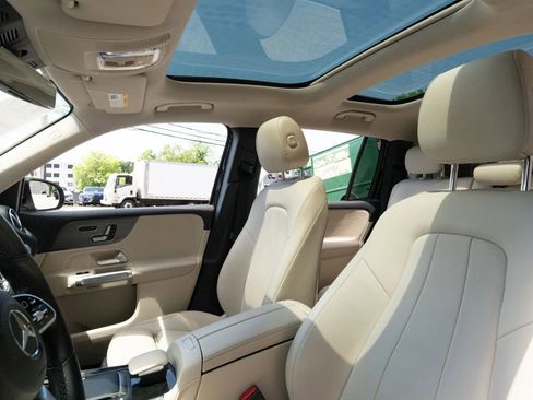 Used 2021 Mercedes-Benz GLB 250 4MATIC w/ Premium Package image 28