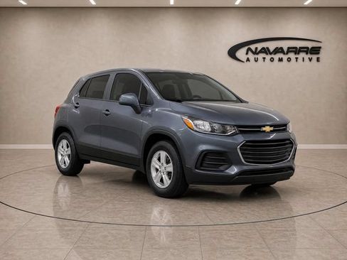 Used 2022 Chevrolet Trax LS w/ Tint and Cruise Package AWD/4WD image 9