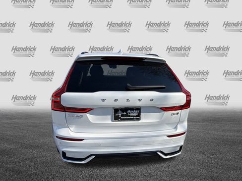 Certified 2025 Volvo XC60 B5 Core image 9