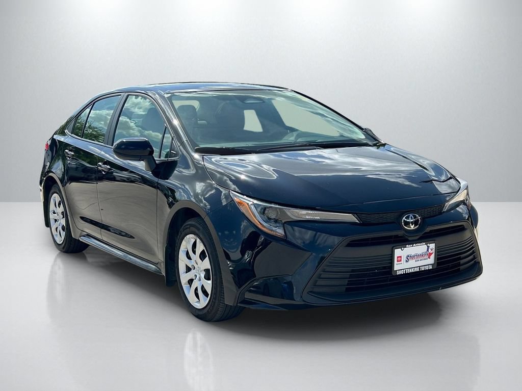 Certified 2025 Toyota Corolla LE FWD image 3