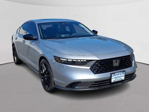 Used 2025 Honda Accord SE image 2