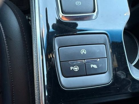 Used 2020 Ford Edge Titanium w/ Equipment Group 301A AWD/4WD image 30
