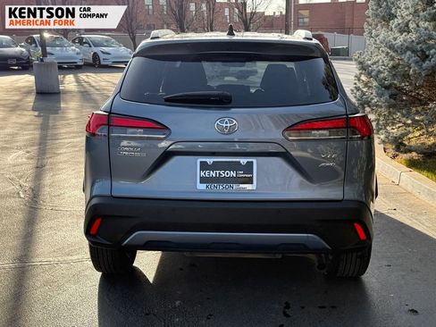 Used 2025 Toyota Corolla Cross XLE image 7