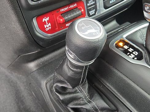 Used 2025 Jeep Wrangler Unlimited Rubicon image 30