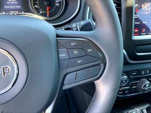 Used 2022 Jeep Cherokee Trailhawk w/ Sun, Sound & Nav Group AWD/4WD image 18