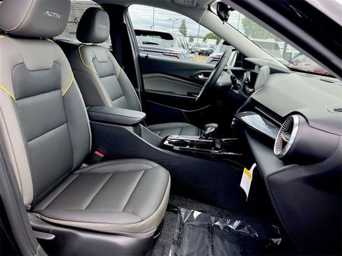 New 2025 Chevrolet Trax ACTIV w/ Driver Confidence Package image 22