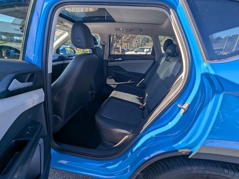 Used 2022 Volkswagen Taos SE w/ Panoramic Sunroof Package image 10