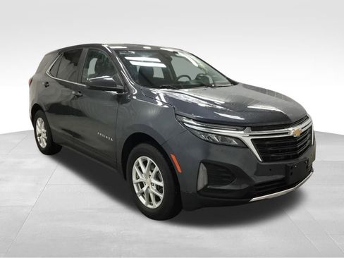 Used 2023 Chevrolet Equinox LT w/ Driver Convenience Package image 3