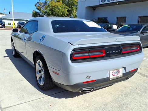 Used 2021 Dodge Challenger SXT image 5