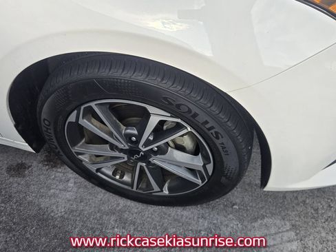 Used 2023 Kia Forte LXS w/ LXS Technology Package FWD image 7