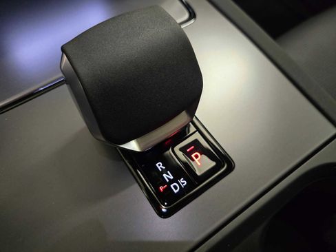 New 2025 Land Rover Discovery Sport Dynamic SE image 34