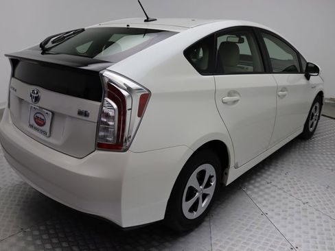 Certified 2015 Toyota Prius Five image 8