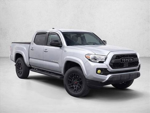 Used 2018 Toyota Tacoma SR5 RWD image 3