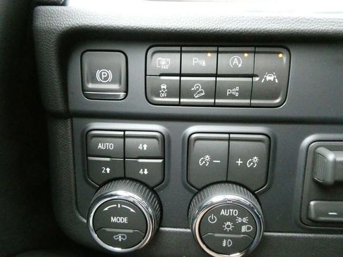 New 2026 Chevrolet Suburban High Country AWD/4WD image 24