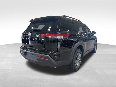 Used 2025 Nissan Pathfinder SV image 9