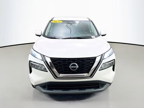 Used 2023 Nissan Rogue SV image 2