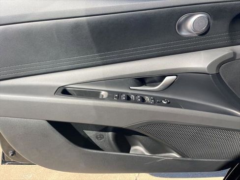 New 2025 Hyundai Elantra SE image 8
