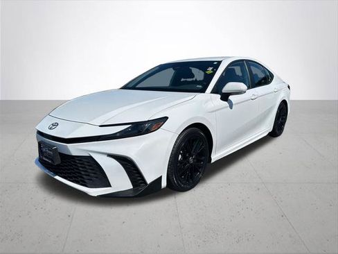 Certified 2025 Toyota Camry SE image 2