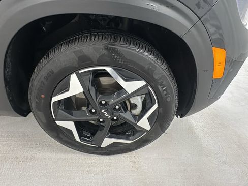 Used 2024 Kia Seltos EX image 9