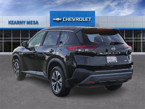 Used 2023 Nissan Rogue SV w/ SV Premium B Package image 4