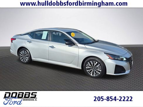 Used 2024 Nissan Altima 2.5 SV image 1