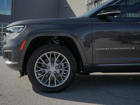 New 2025 Jeep Grand Cherokee L Summit w/ Advanced Protech Group IV AWD/4WD image 10