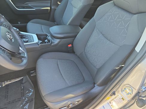 Used 2020 Toyota RAV4 XLE w/ Convenience Package AWD/4WD image 15