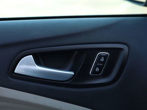 Used 2016 Ford Escape SE image 10