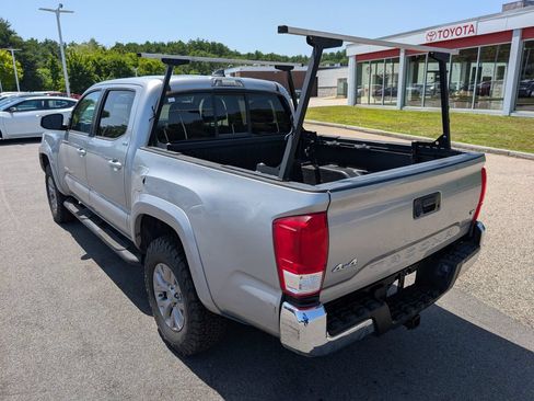 Used 2017 Toyota Tacoma SR5 AWD/4WD image 3
