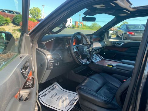 Used 2024 Lincoln Navigator Reserve AWD/4WD image 4