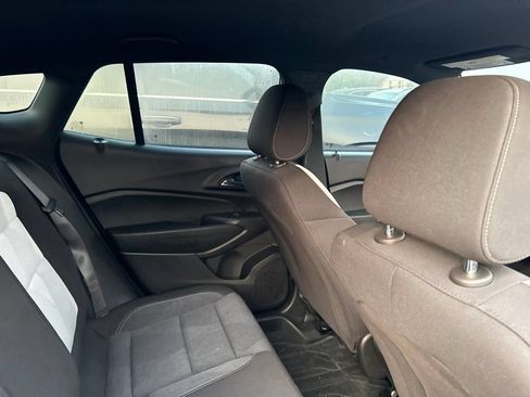 Used 2024 Chevrolet Trax RS FWD image 11