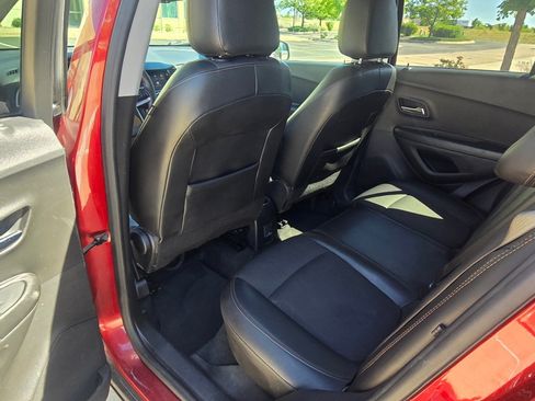 Used 2022 Chevrolet Trax LT w/ LT Convenience Package AWD/4WD image 15