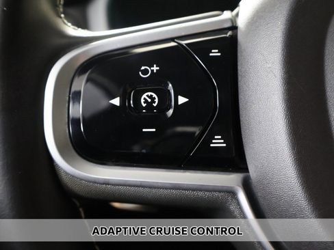 Used 2019 Volvo S60 T5 R-Design image 6