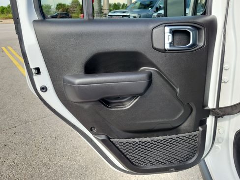 Used 2025 Jeep Gladiator Rubicon AWD/4WD image 23