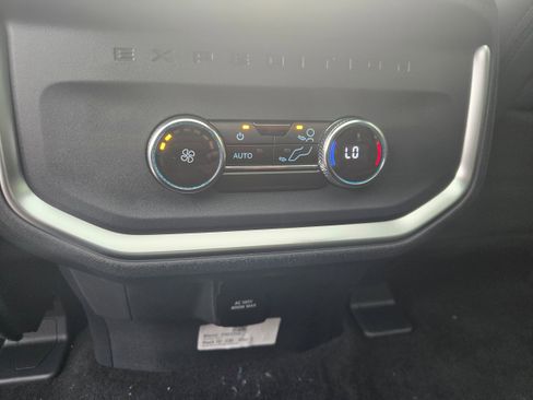 New 2025 Ford Expedition Active image 15