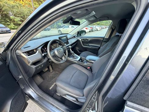 Used 2020 Toyota RAV4 LE FWD image 8