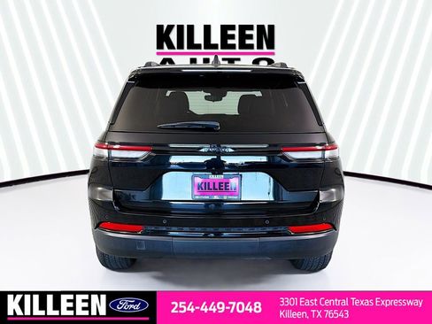 Used 2024 Jeep Grand Cherokee Altitude image 7