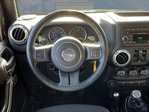 Used 2015 Jeep Wrangler Unlimited Sahara image 5